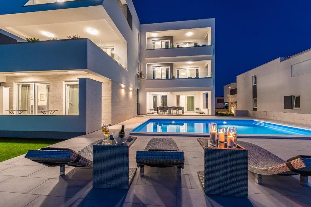 Apartamento Pool Maris B 4 con terraza en Novalja