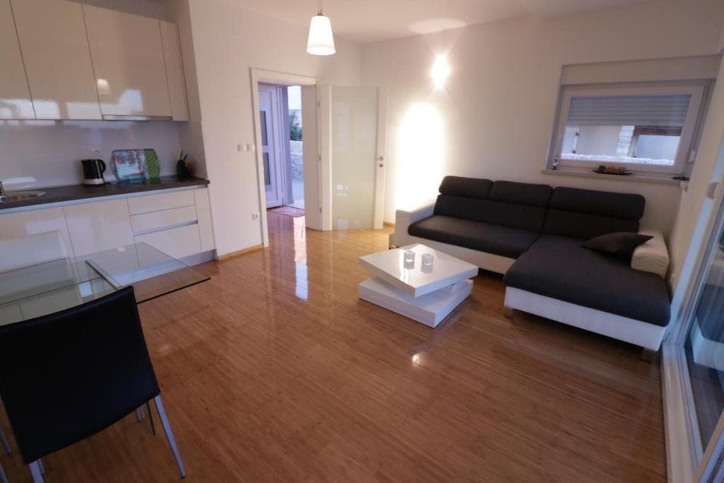 Tomana 4 Apartamento con Jardín en Novalja