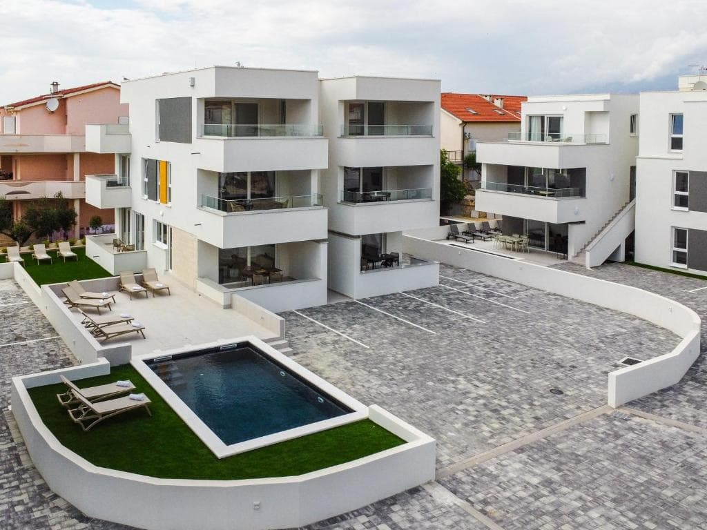 Apartamento Break 4 con terraza y piscina en Novalja